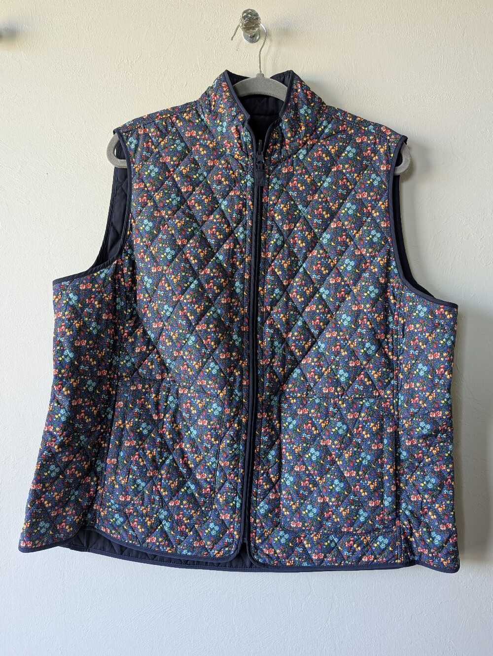 Quilted Puff Floral Zip-Front Women's Vest - Navy Floral Reverse Size XL